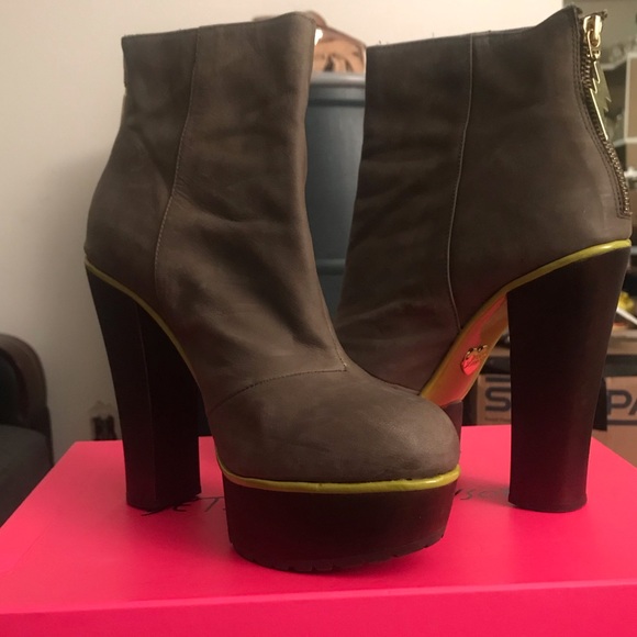 Betsey Johnson ankle bootie - Picture 4 of 8